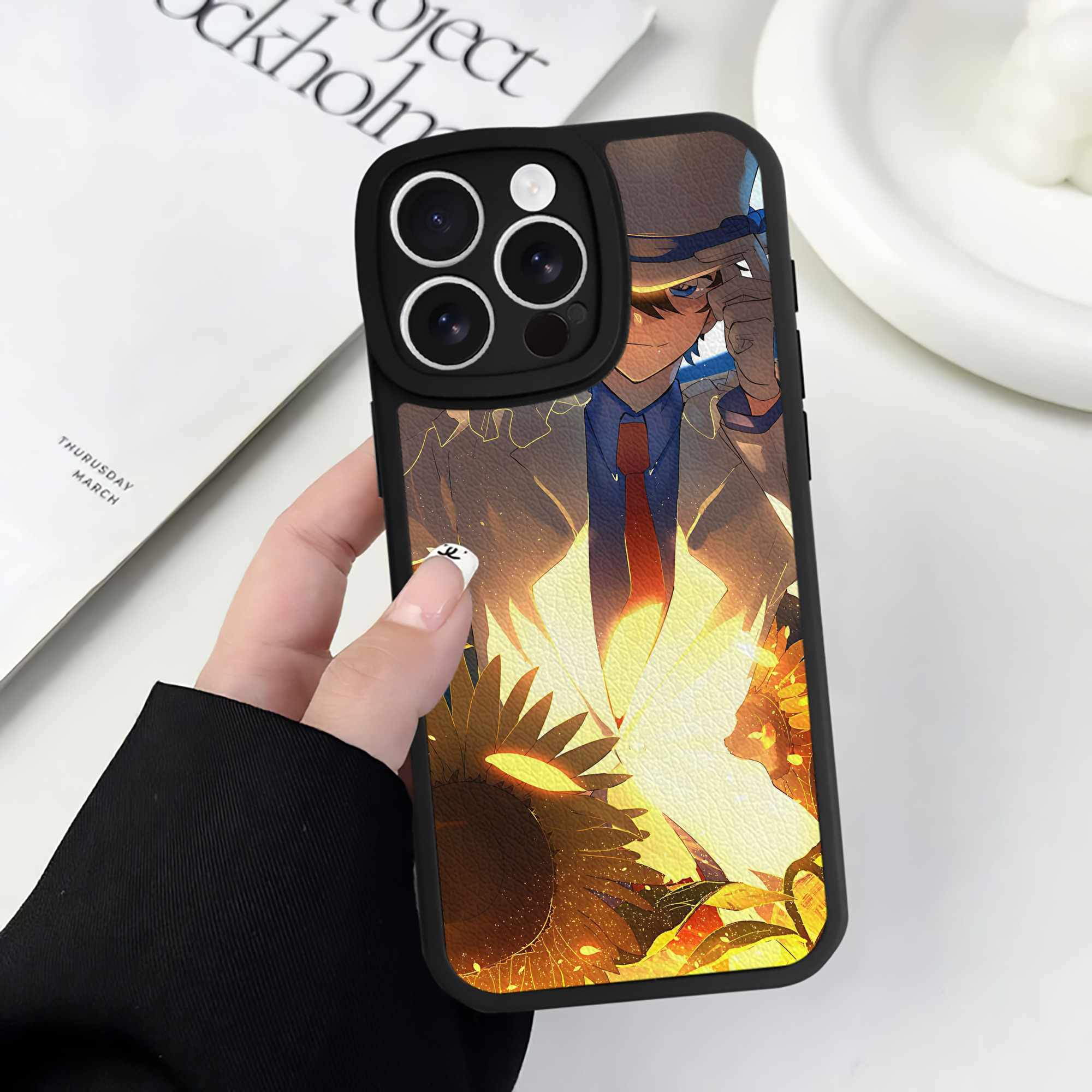 （画像用） 名探偵コナン Detective Conan 【iPhone 16シリーズ対応】シリコンスマホケース（レザー調） 材質：シリコン